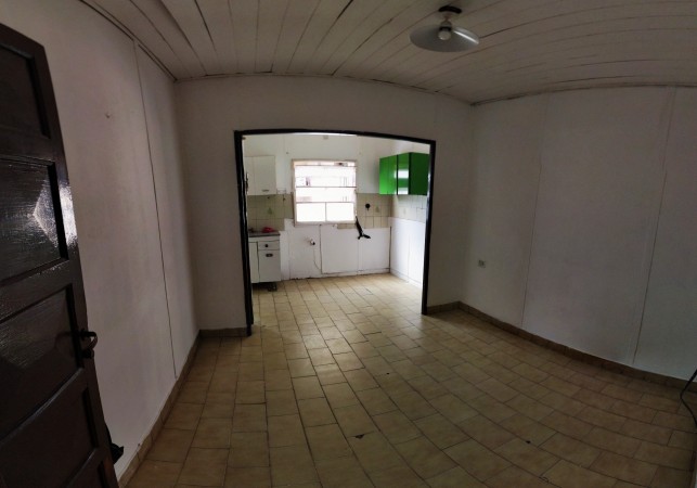 CASA 3 AMBIENTES CON ESTRADA PARA 1 AUTO