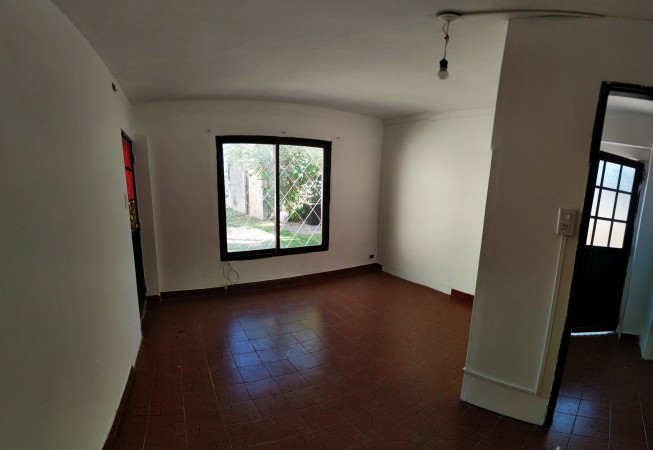 CASA 3 AMBIENTES CON ESTRADA PARA 1 AUTO