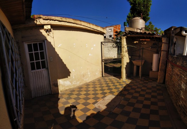 CASA 3 AMBIENTES CON ESTRADA PARA 1 AUTO