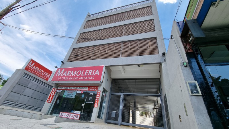 2 amb. CON COCHERA APTO PROFESIONAL, COMERCIAL o VIVIENDA
