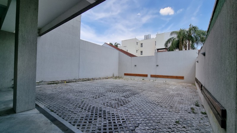2 amb. CON COCHERA APTO PROFESIONAL, COMERCIAL o VIVIENDA