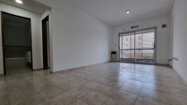 2 amb. CON COCHERA APTO PROFESIONAL, COMERCIAL o VIVIENDA