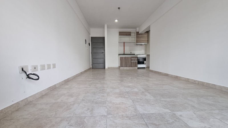 2 amb. CON COCHERA APTO PROFESIONAL, COMERCIAL o VIVIENDA