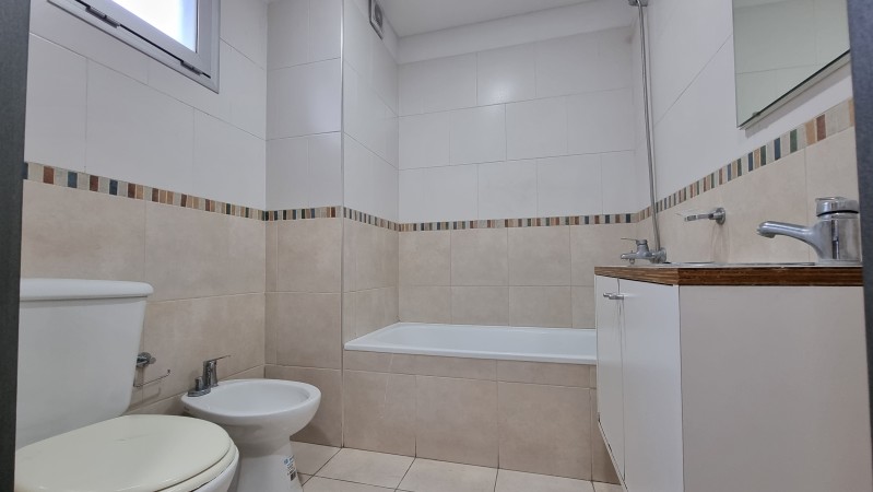 2 amb. CON COCHERA APTO PROFESIONAL, COMERCIAL o VIVIENDA