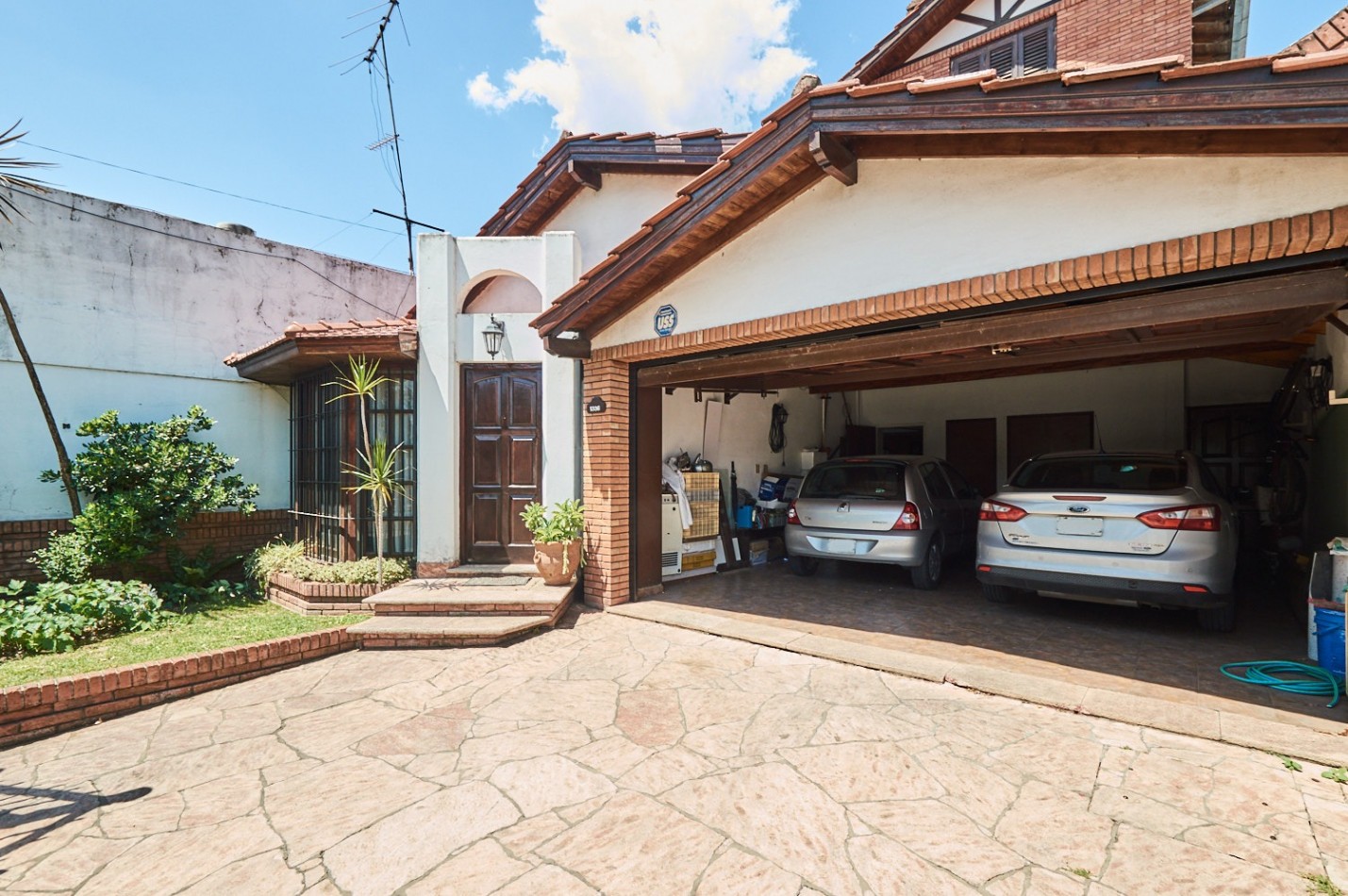 CHALET 4 AMB. CON PILETA Y PLAYROOM (PRECIO CHARLABLE)