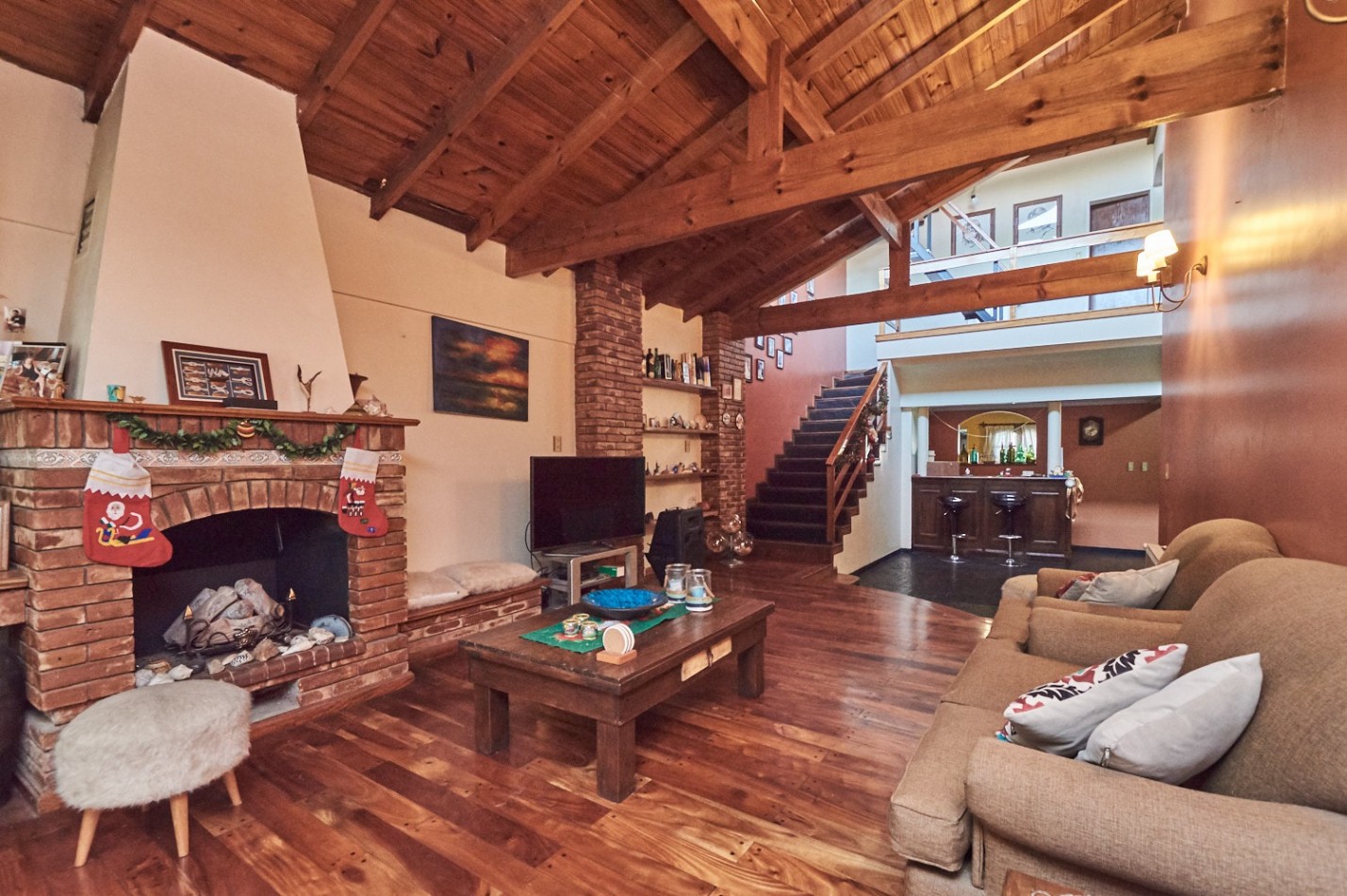 CHALET 4 AMB. CON PILETA Y PLAYROOM (PRECIO CHARLABLE)