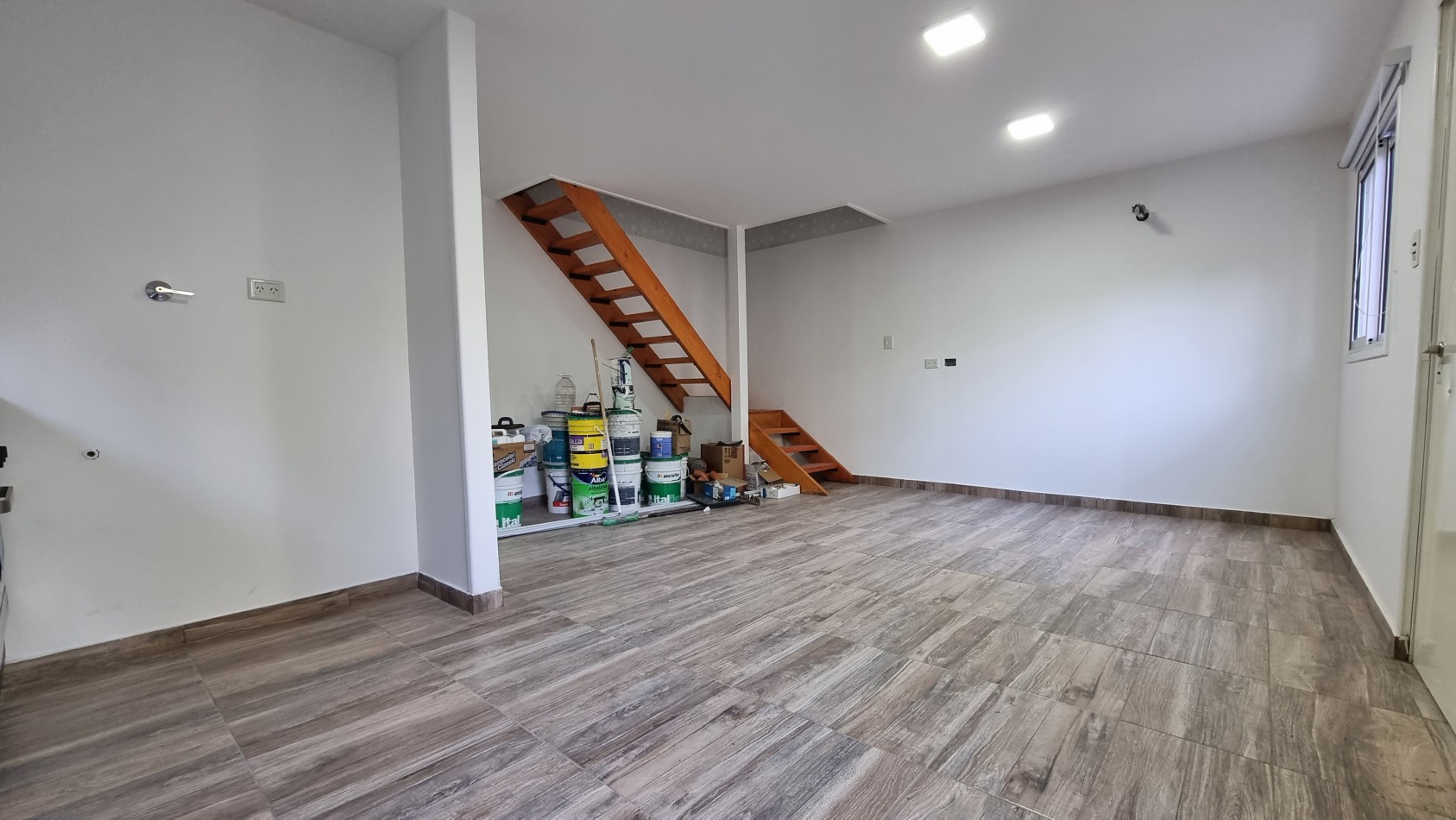 DUPLEX 3 AMBIENTES CON ENTRADA DE AUTO 