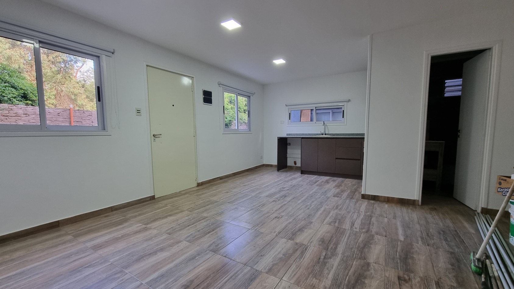 DUPLEX 3 AMBIENTES CON ENTRADA DE AUTO 