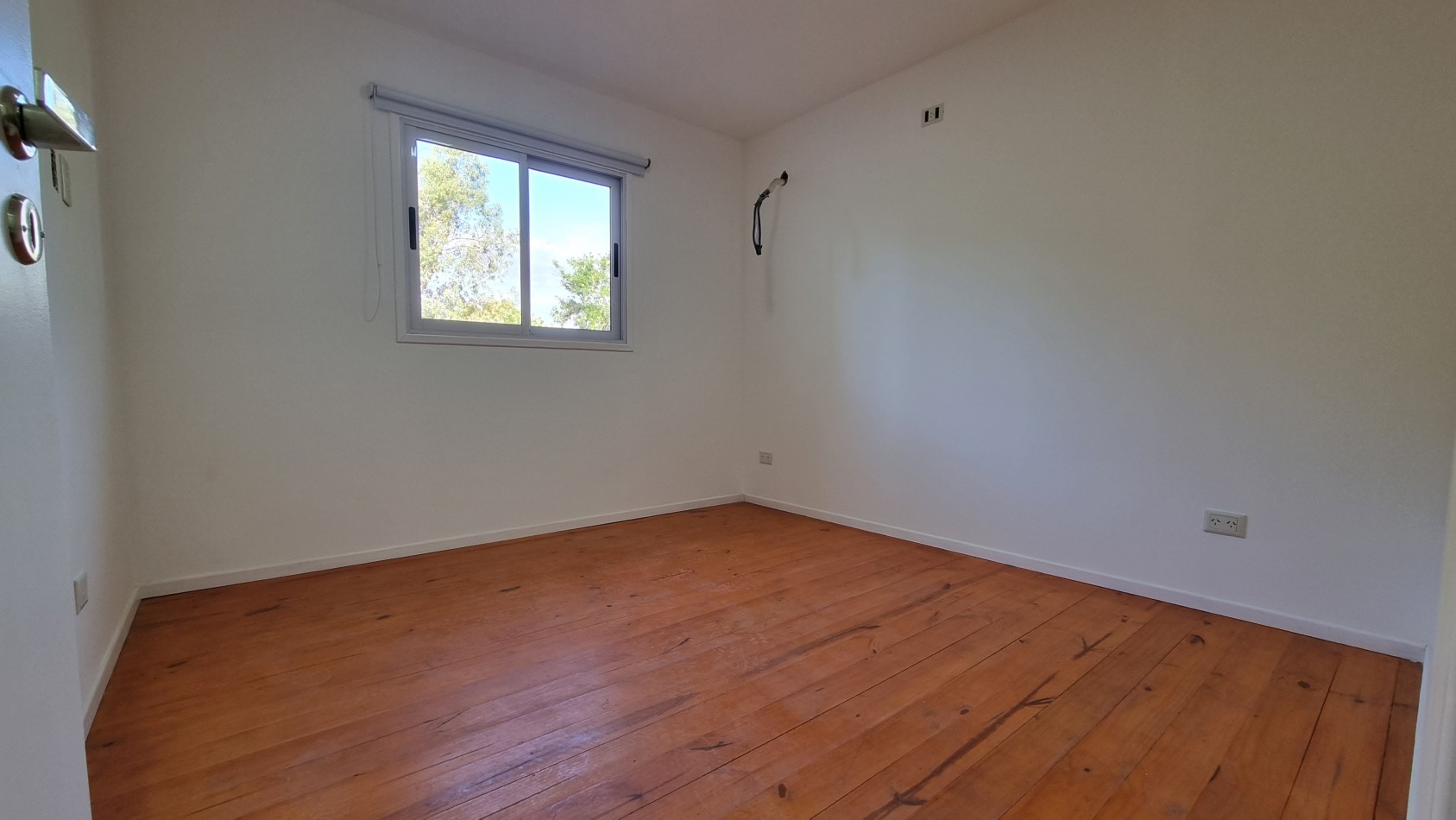 DUPLEX 3 AMBIENTES CON ENTRADA DE AUTO 