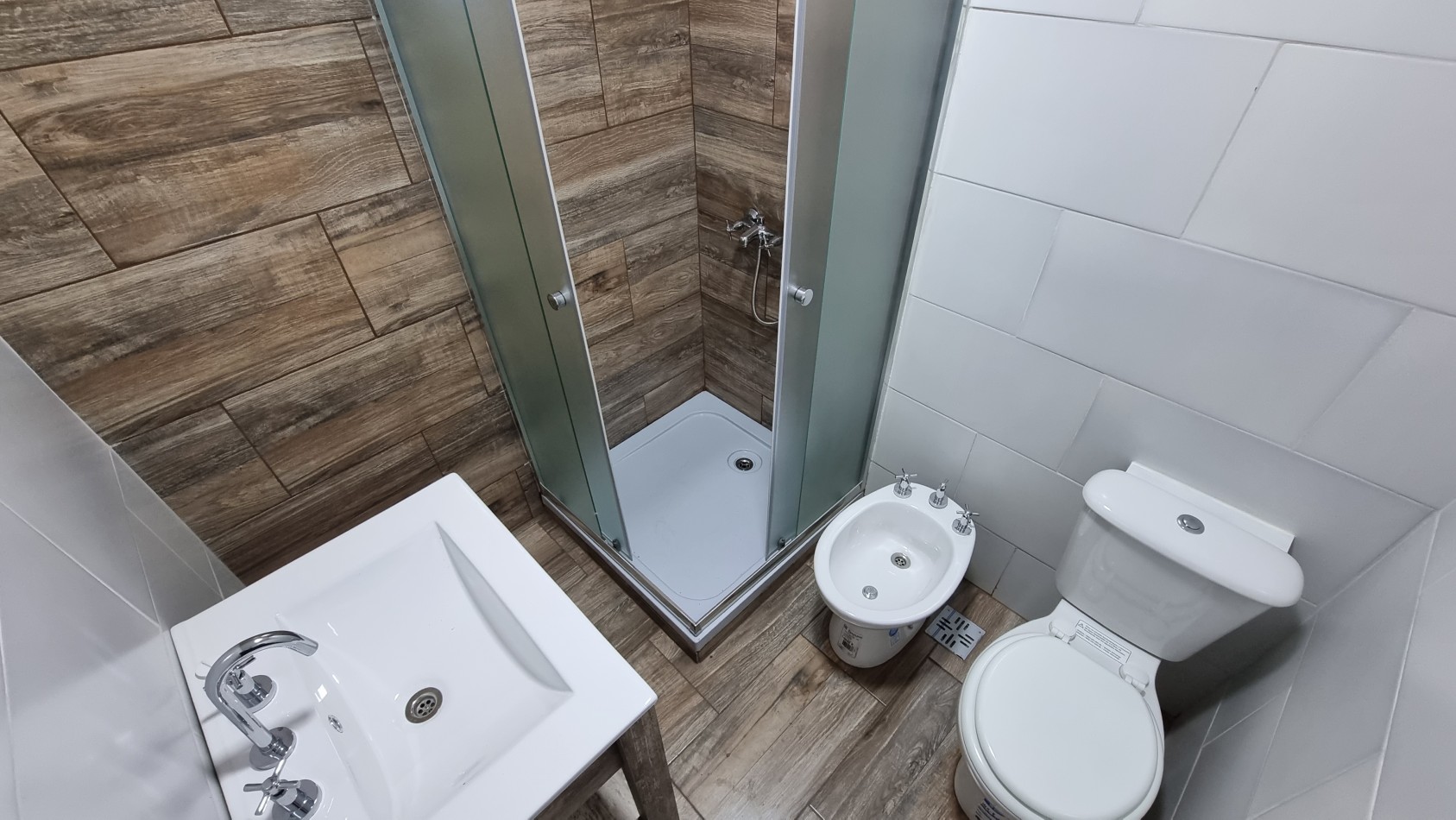 DUPLEX 3 AMBIENTES CON ENTRADA DE AUTO 