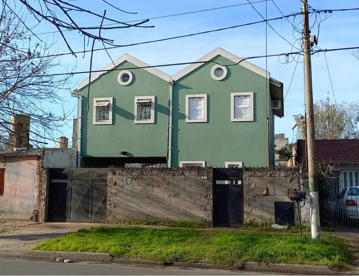 CASA EN 2 PLANTAS CON PISCINA Y QUINCHO