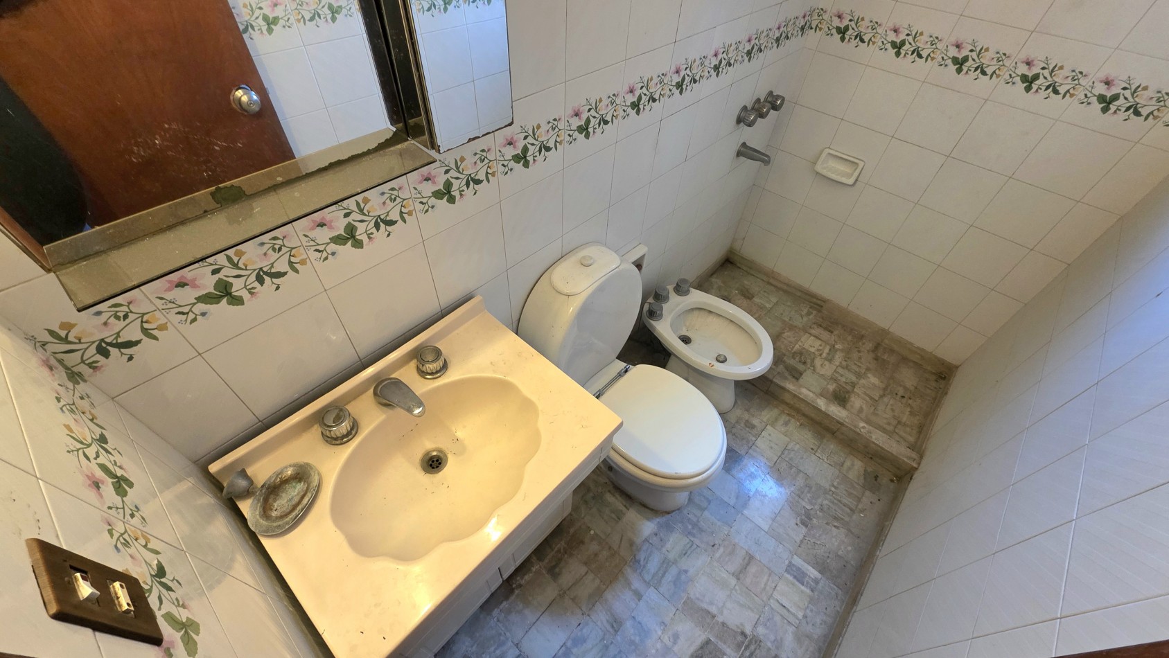 AMPLIO CHALET EN MUY BUEN BARRIO