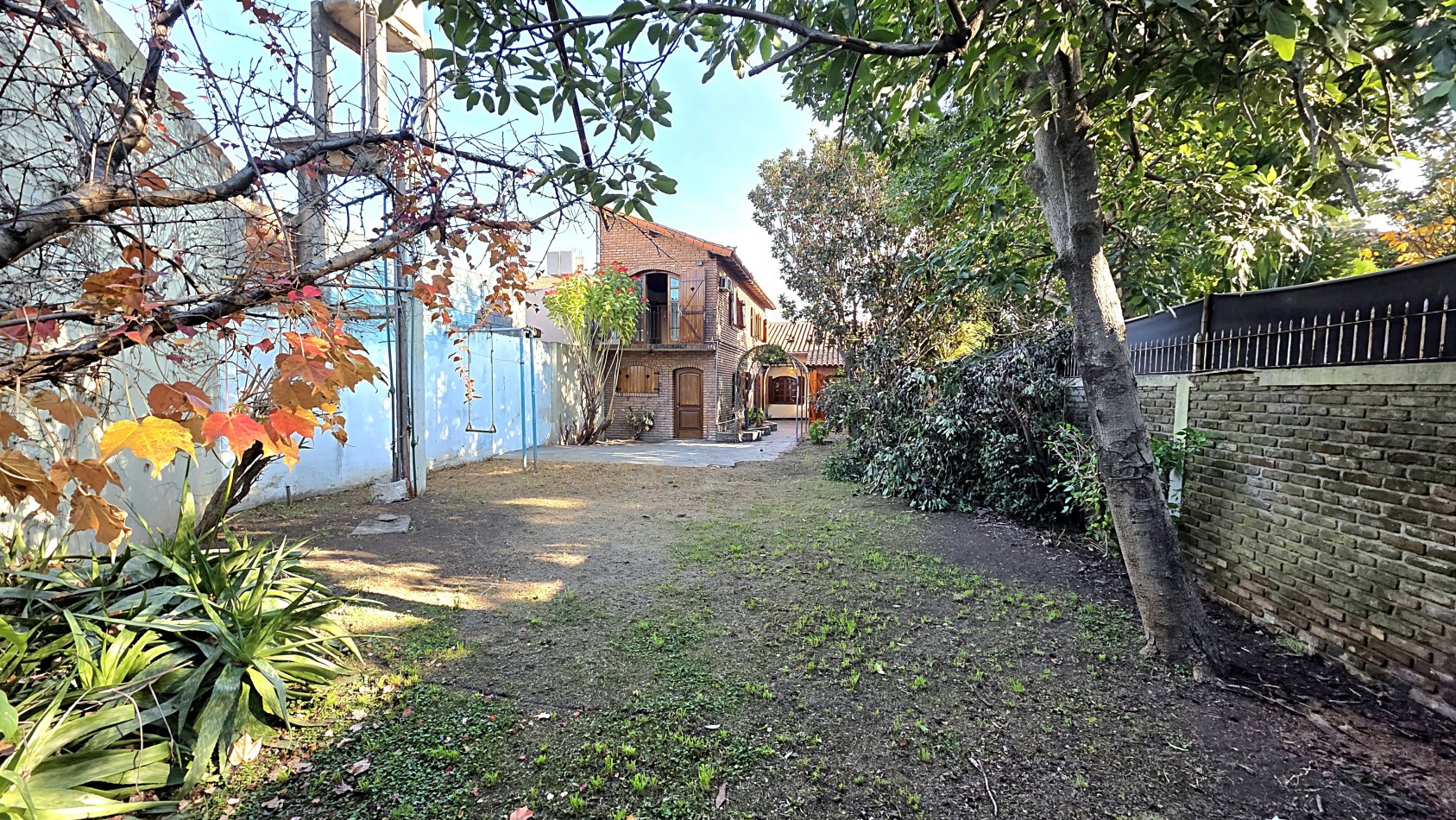 AMPLIO CHALET EN MUY BUEN BARRIO