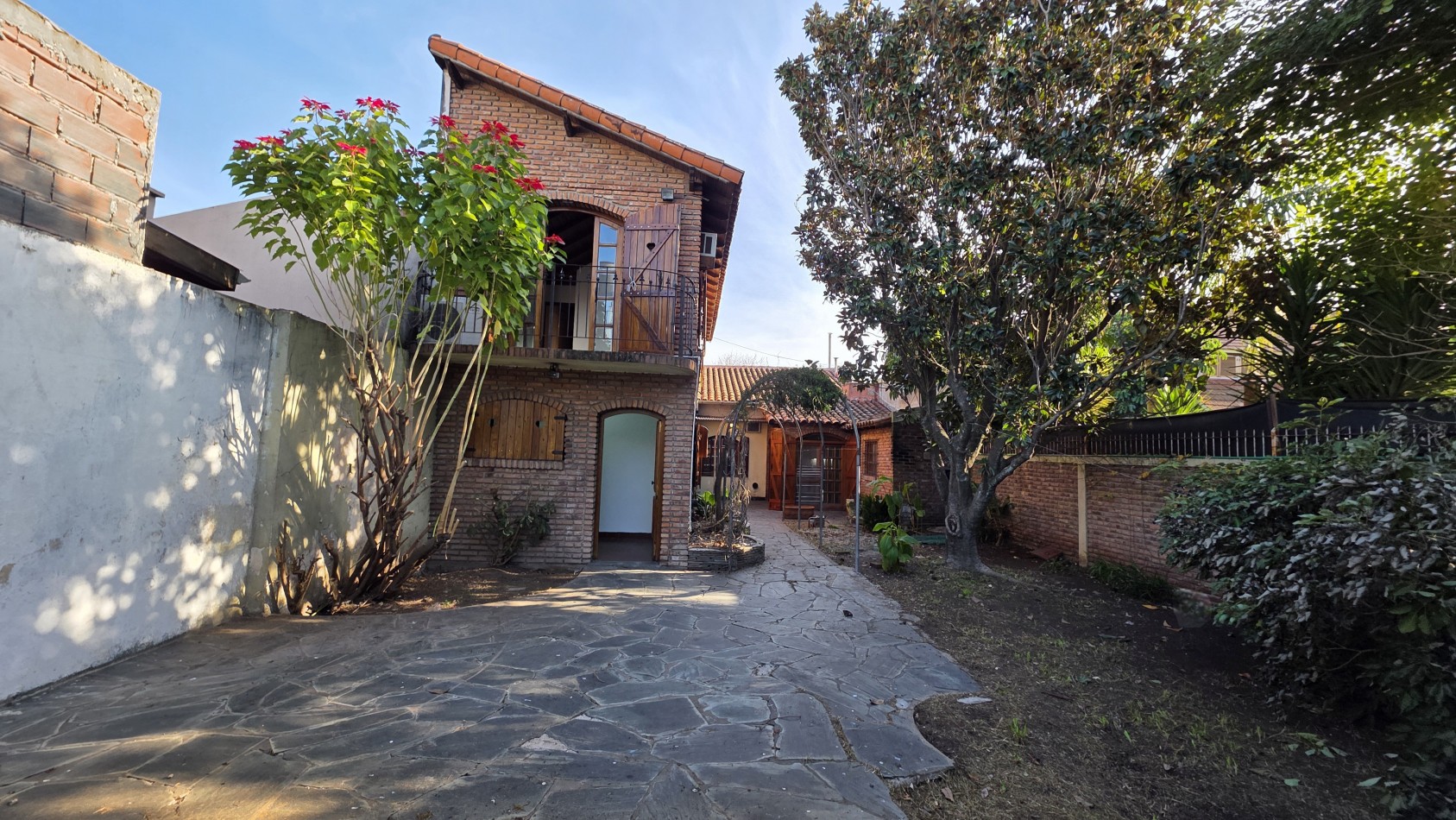 AMPLIO CHALET EN MUY BUEN BARRIO