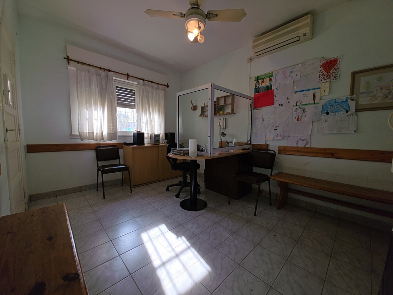 CASA O CONSULTORIO EN EXCELENTE UBICACION