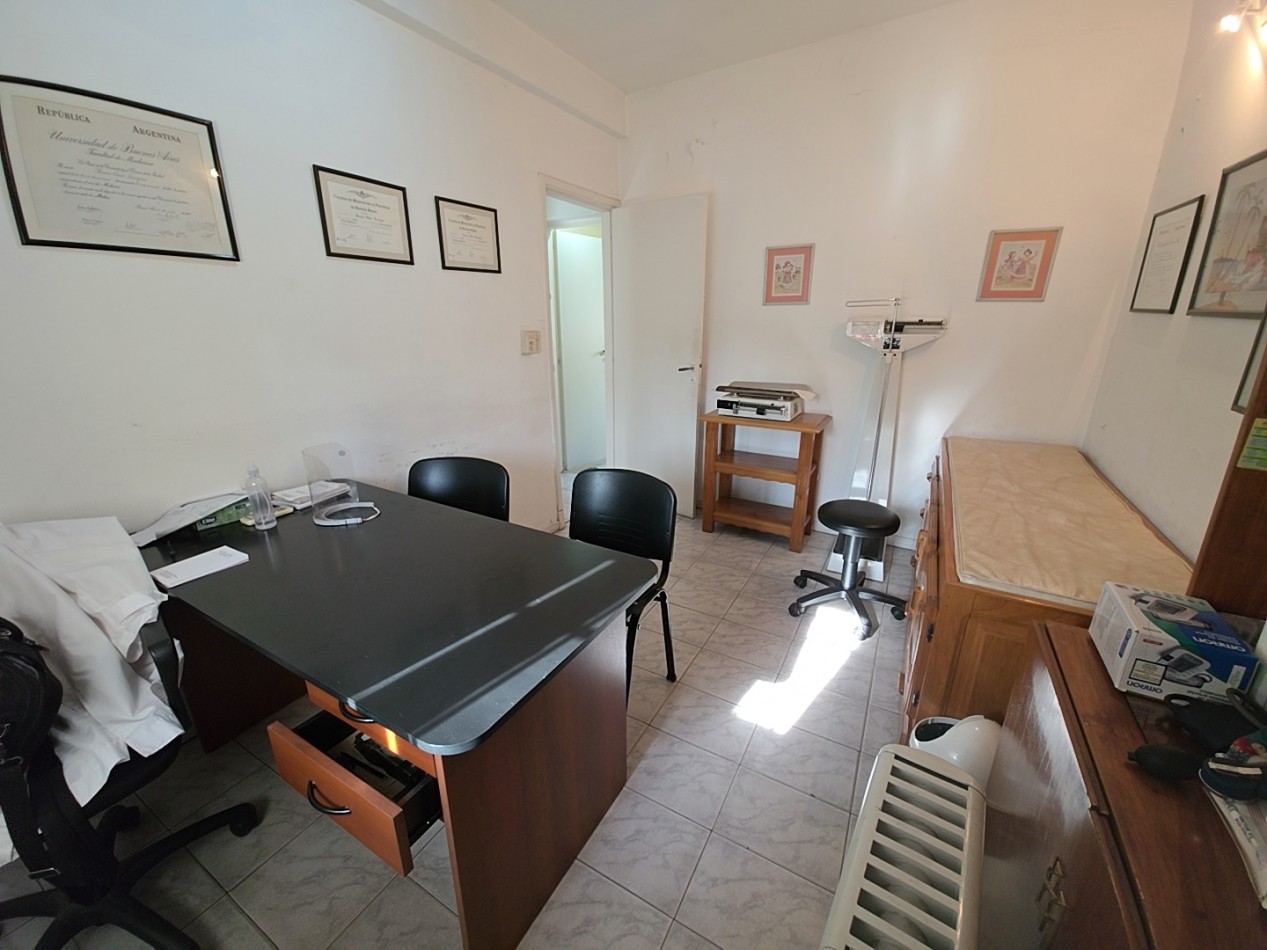 CASA O CONSULTORIO EN EXCELENTE UBICACION