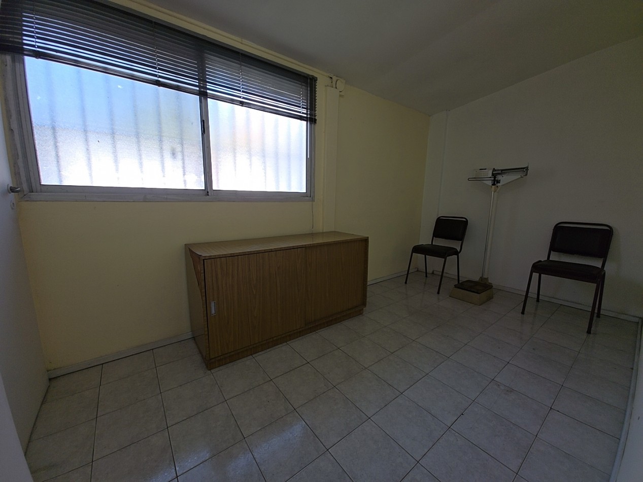 CASA O CONSULTORIO EN EXCELENTE UBICACION