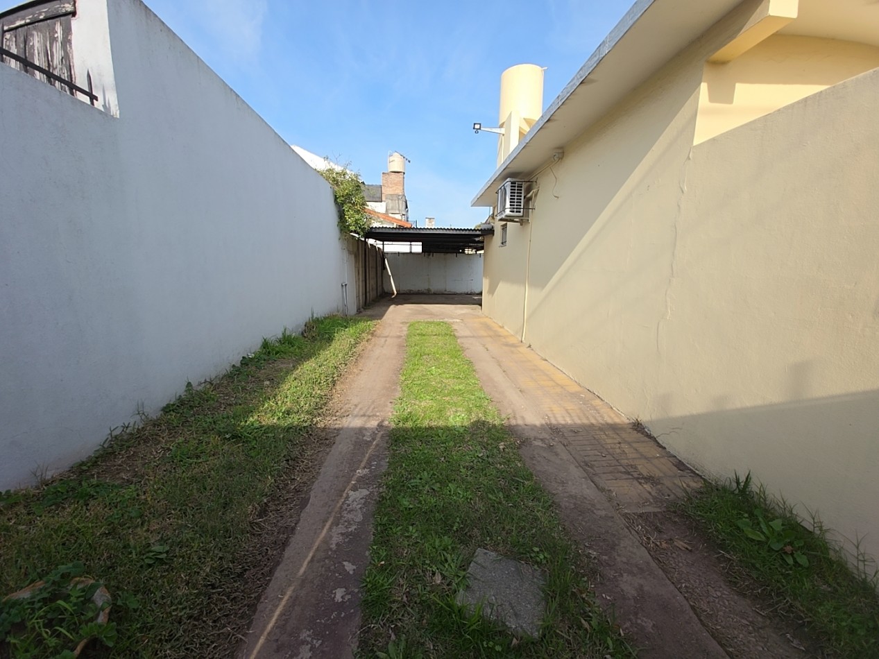 CASA O CONSULTORIO EN EXCELENTE UBICACION
