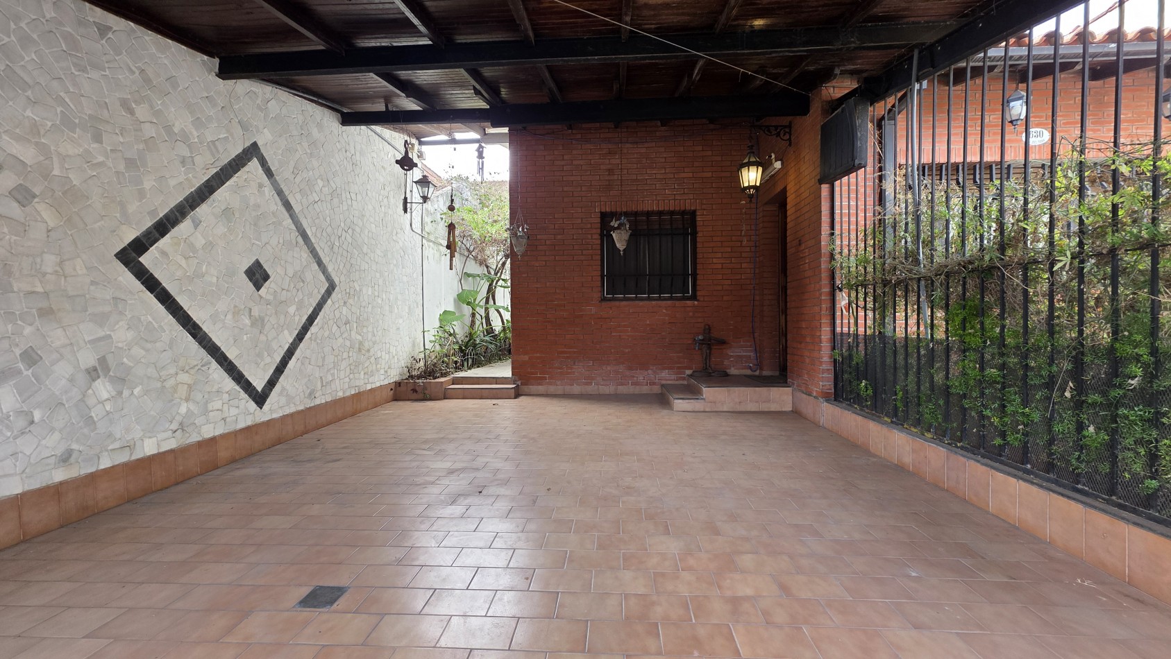 CASA CON JARDIN, PISCINA Y QUINCHO