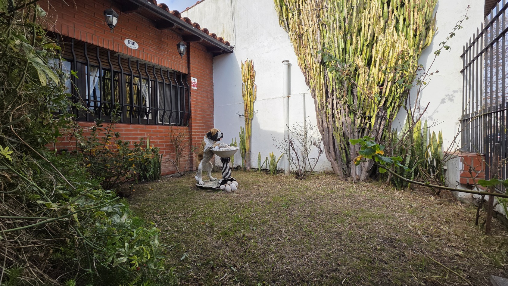 CASA CON JARDIN, PISCINA Y QUINCHO
