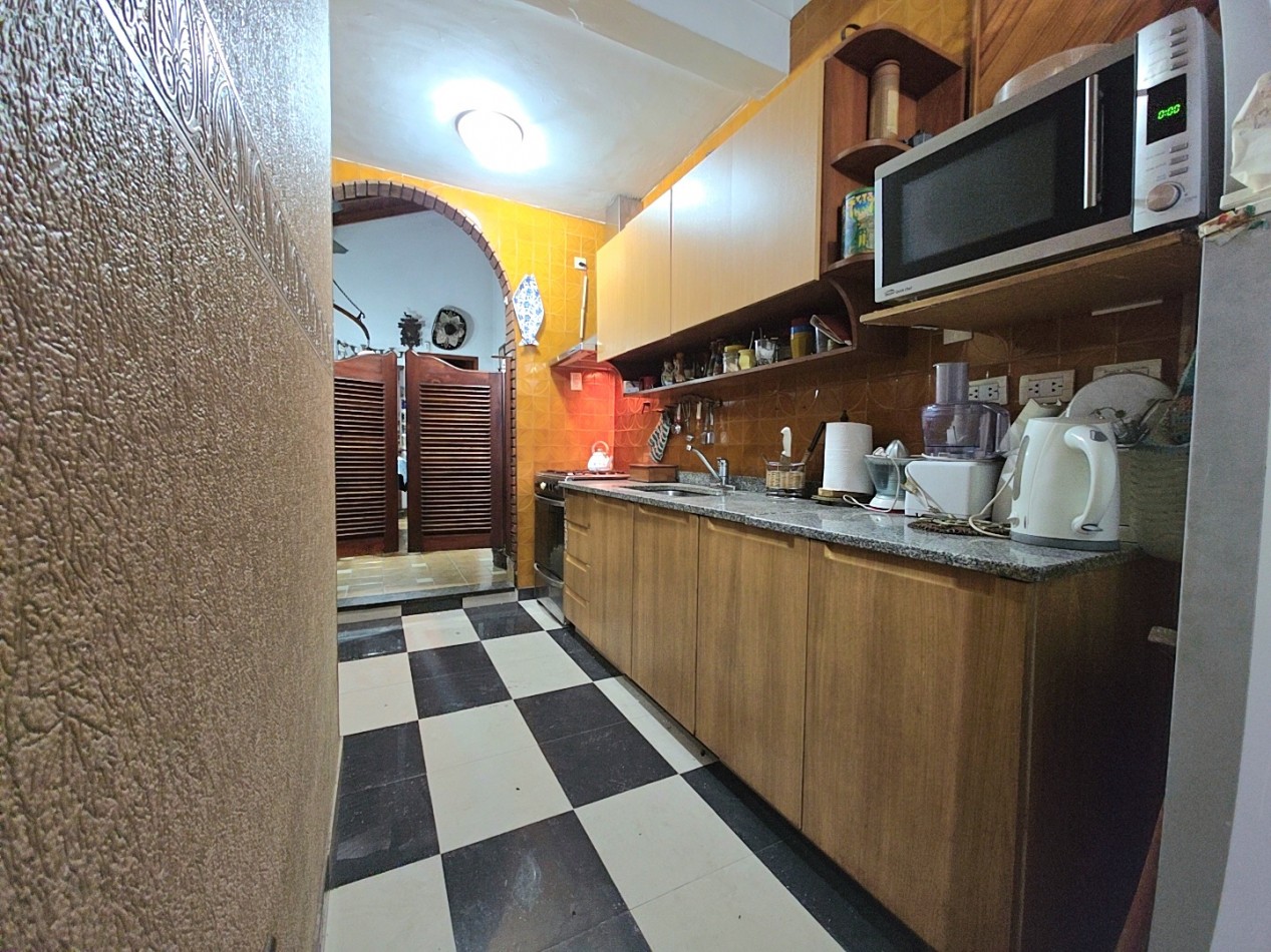 CASA CON JARDIN, PISCINA Y QUINCHO