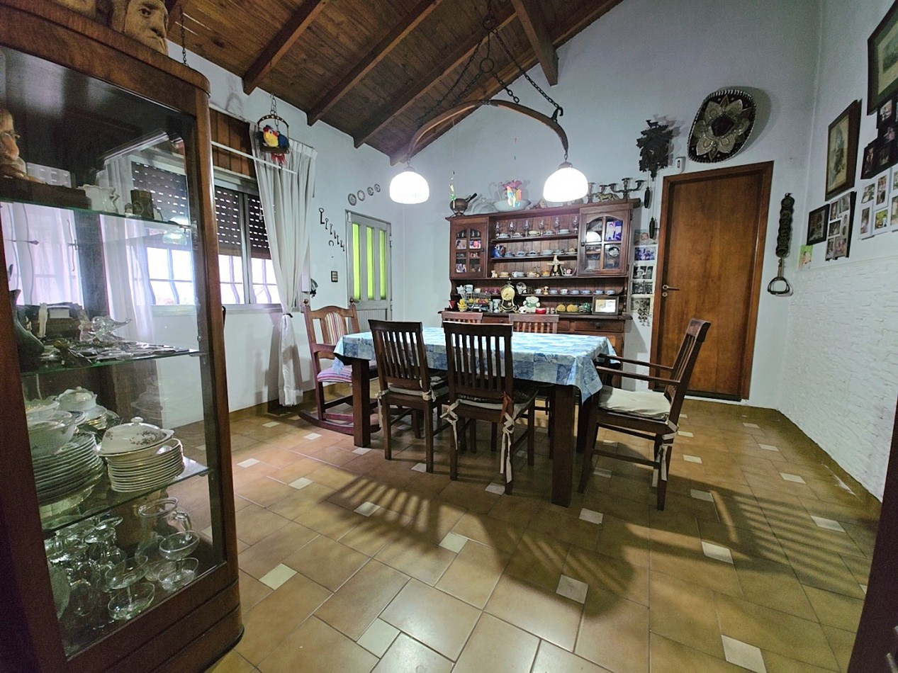 CASA CON JARDIN, PISCINA Y QUINCHO