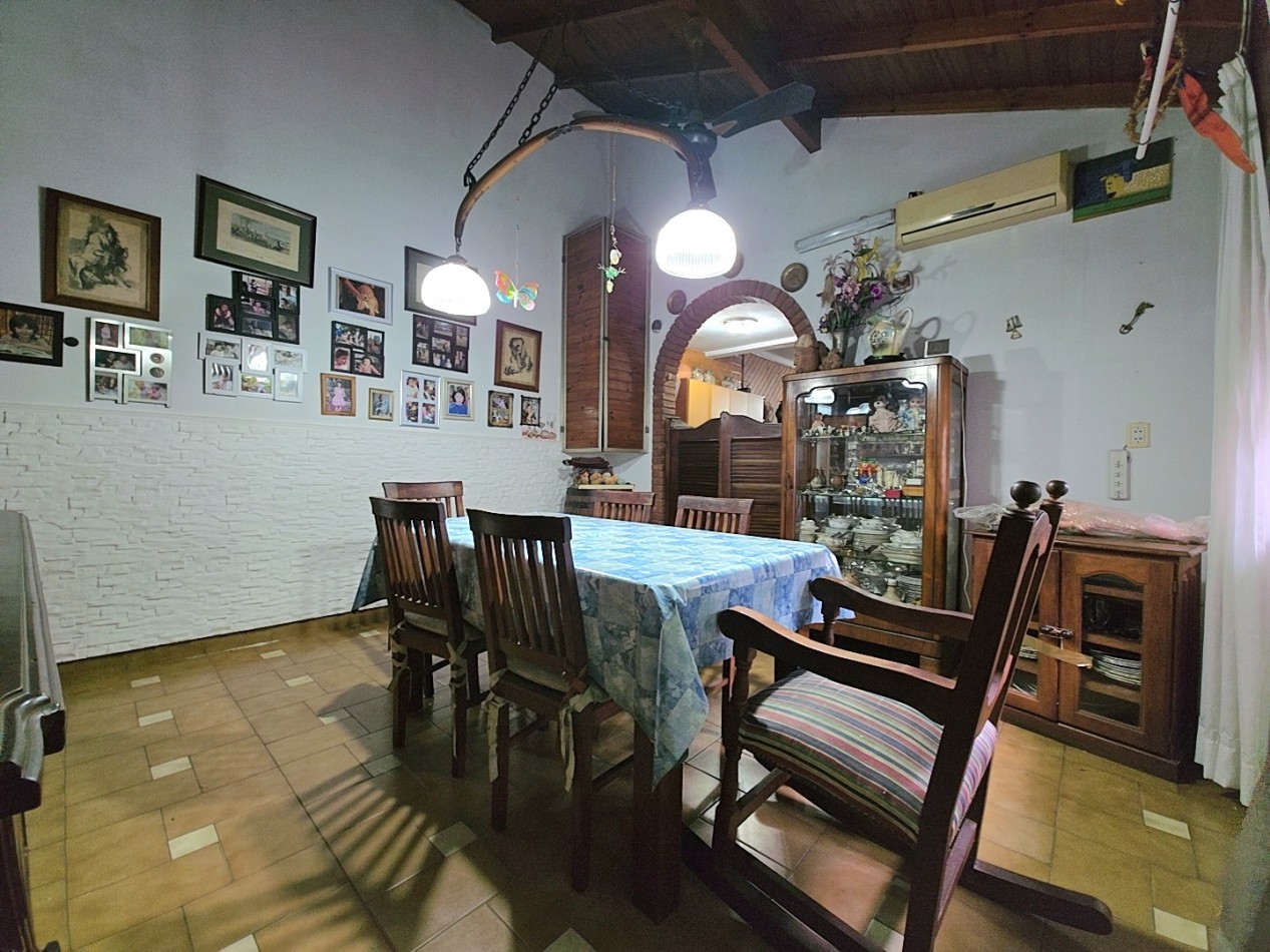 CASA CON JARDIN, PISCINA Y QUINCHO