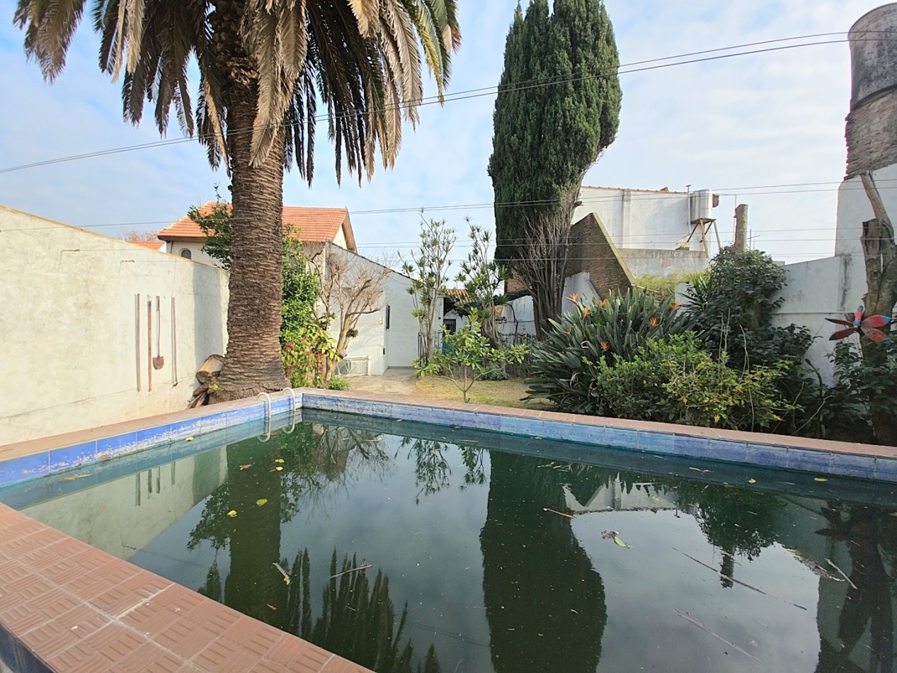 CASA CON JARDIN, PISCINA Y QUINCHO
