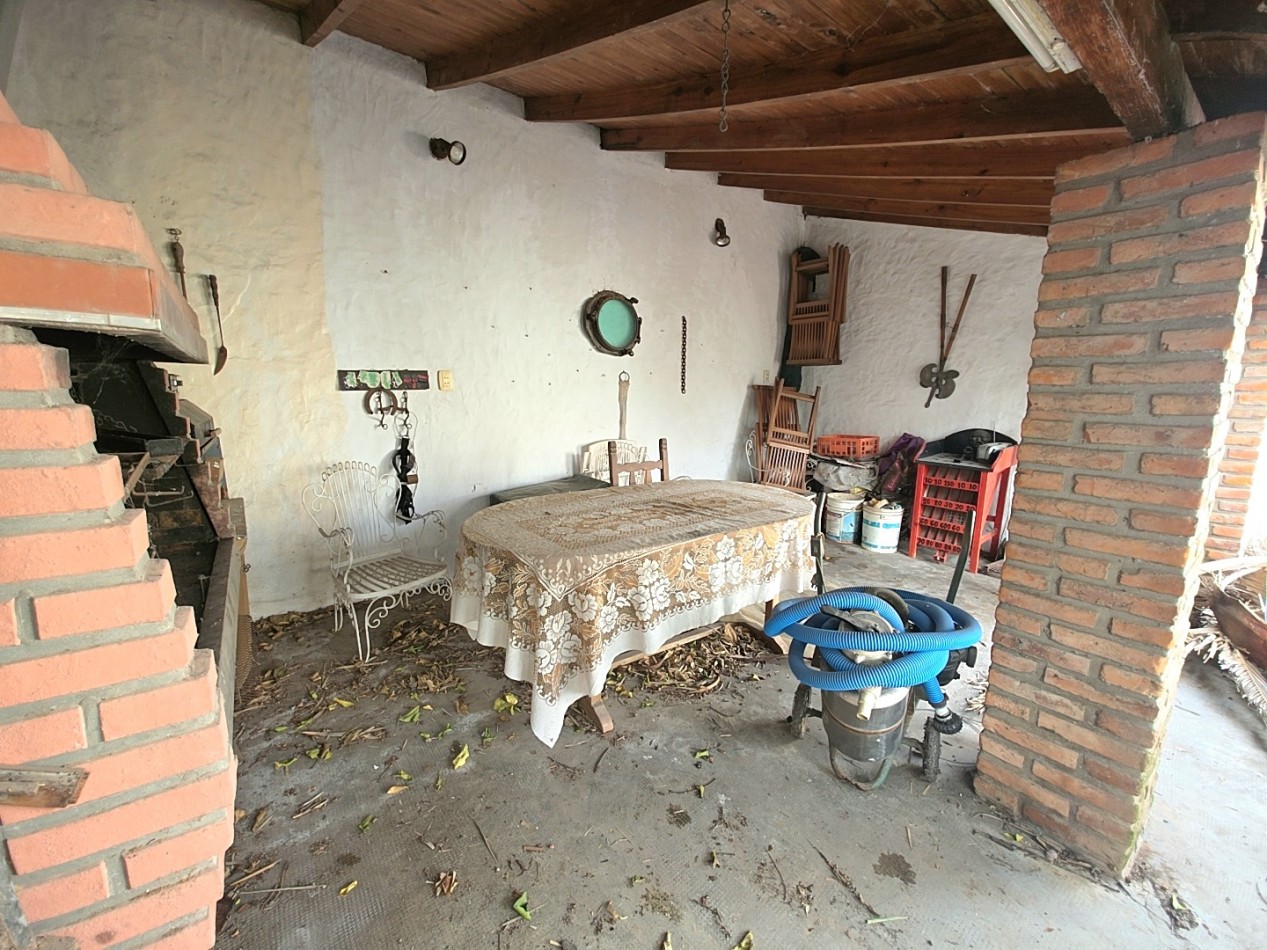 CASA CON JARDIN, PISCINA Y QUINCHO
