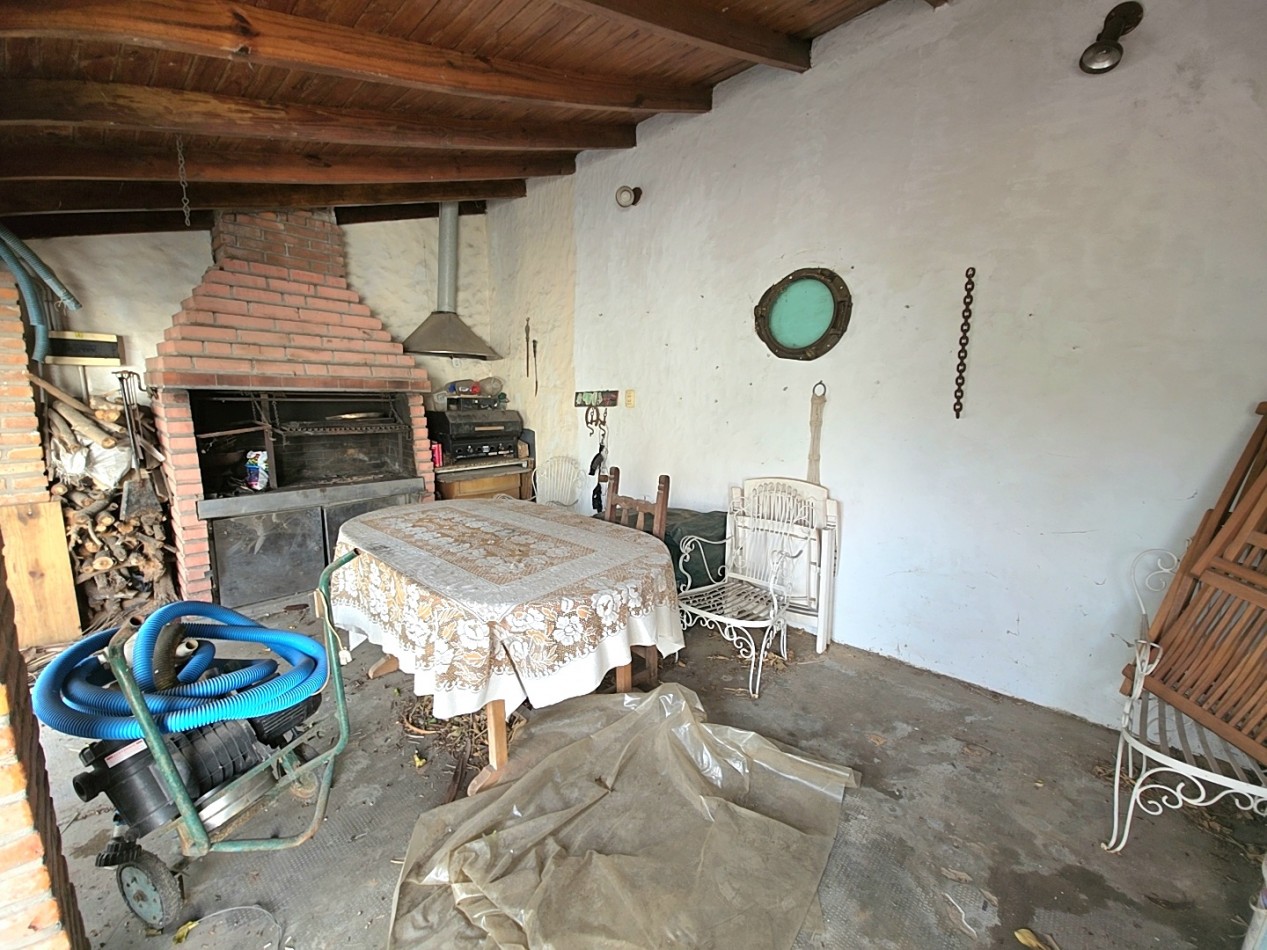 CASA CON JARDIN, PISCINA Y QUINCHO