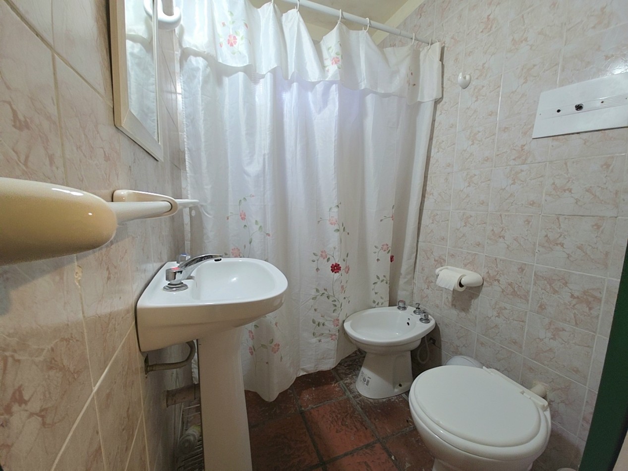 CASA EN 2 PLANTAS 5 AMBIENTES