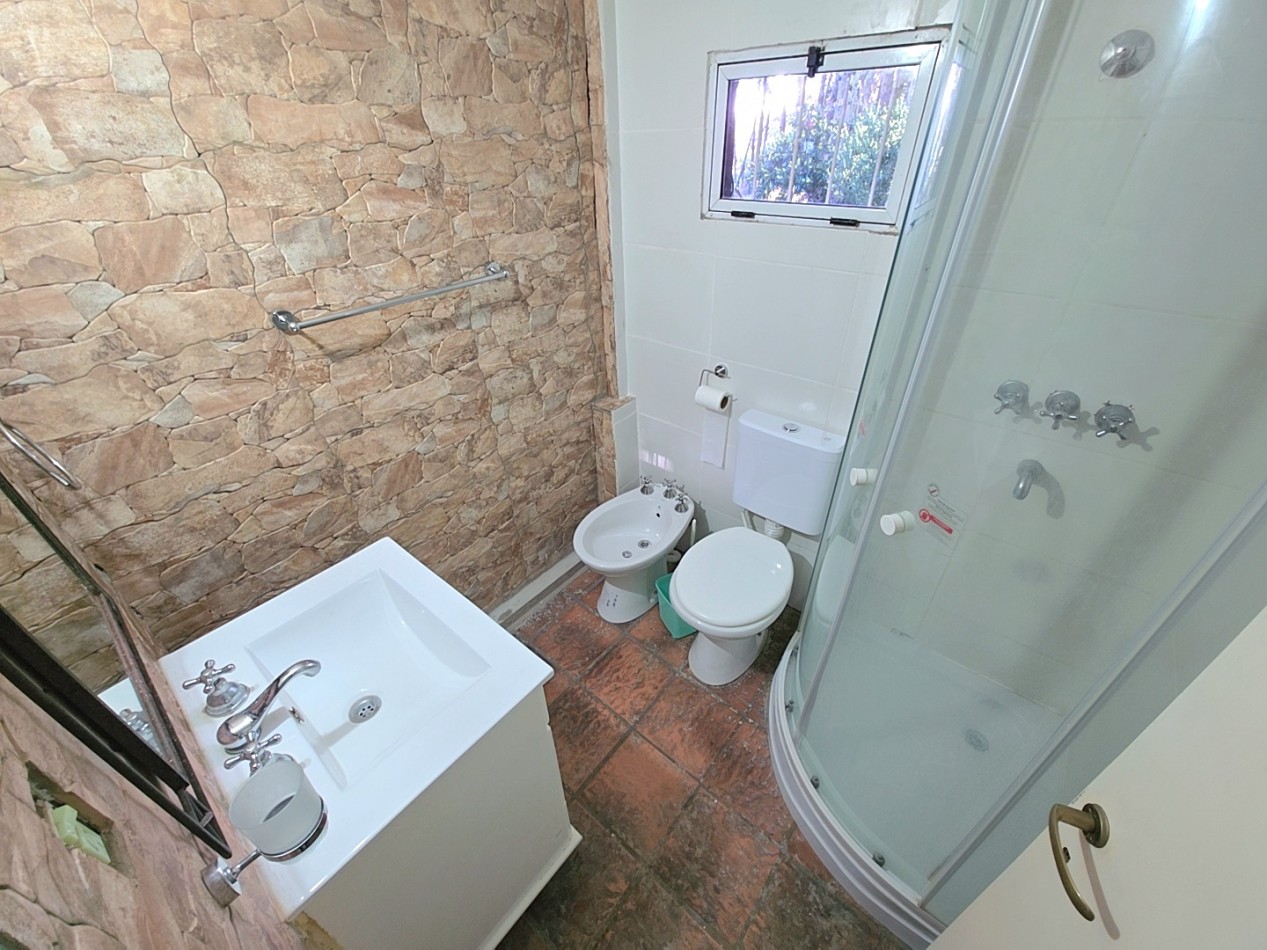 CASA EN 2 PLANTAS 5 AMBIENTES