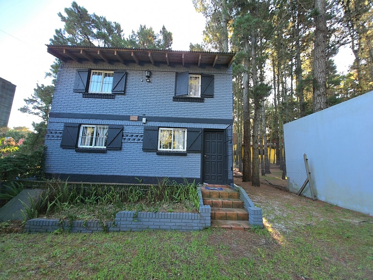 CASA EN 2 PLANTAS 5 AMBIENTES