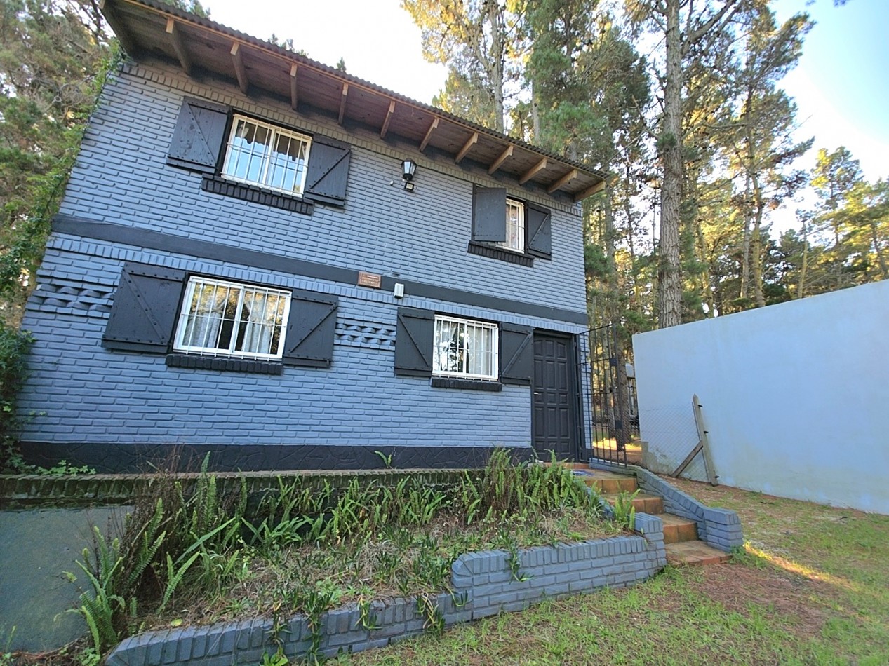 CASA EN 2 PLANTAS 5 AMBIENTES