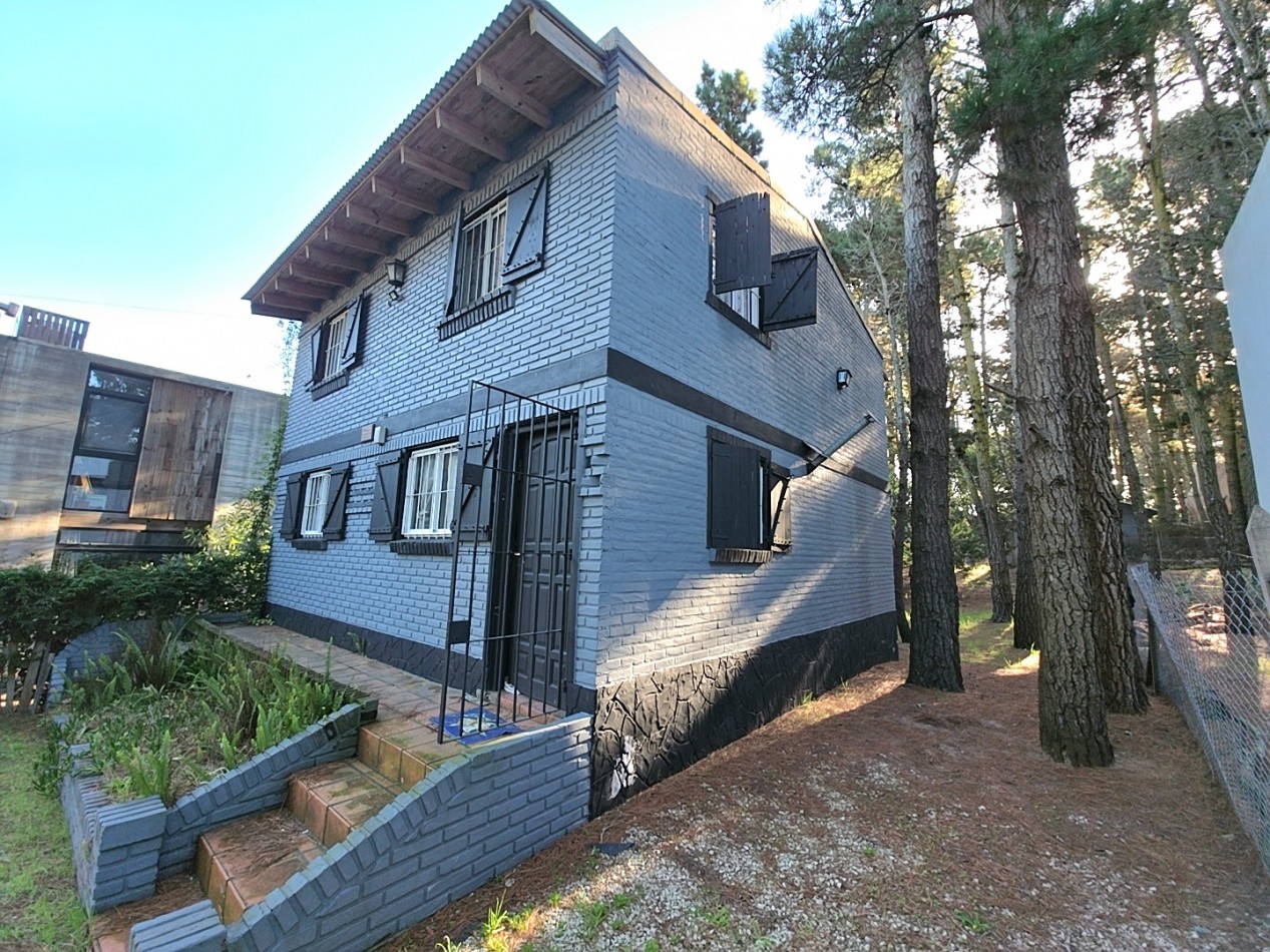 CASA EN 2 PLANTAS 5 AMBIENTES
