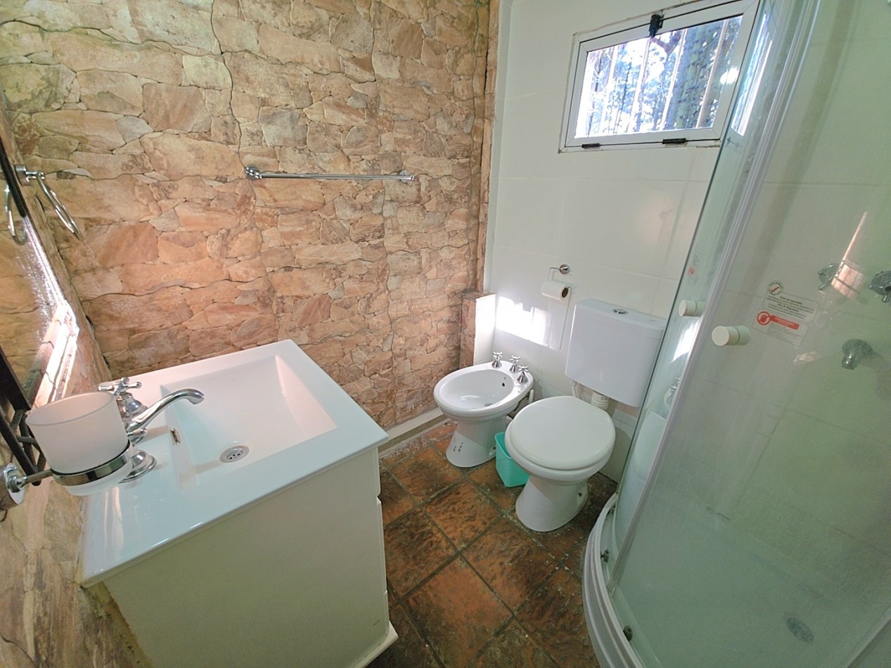 CASA EN 2 PLANTAS 5 AMBIENTES