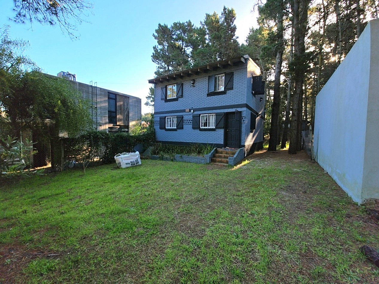 CASA EN 2 PLANTAS 5 AMBIENTES