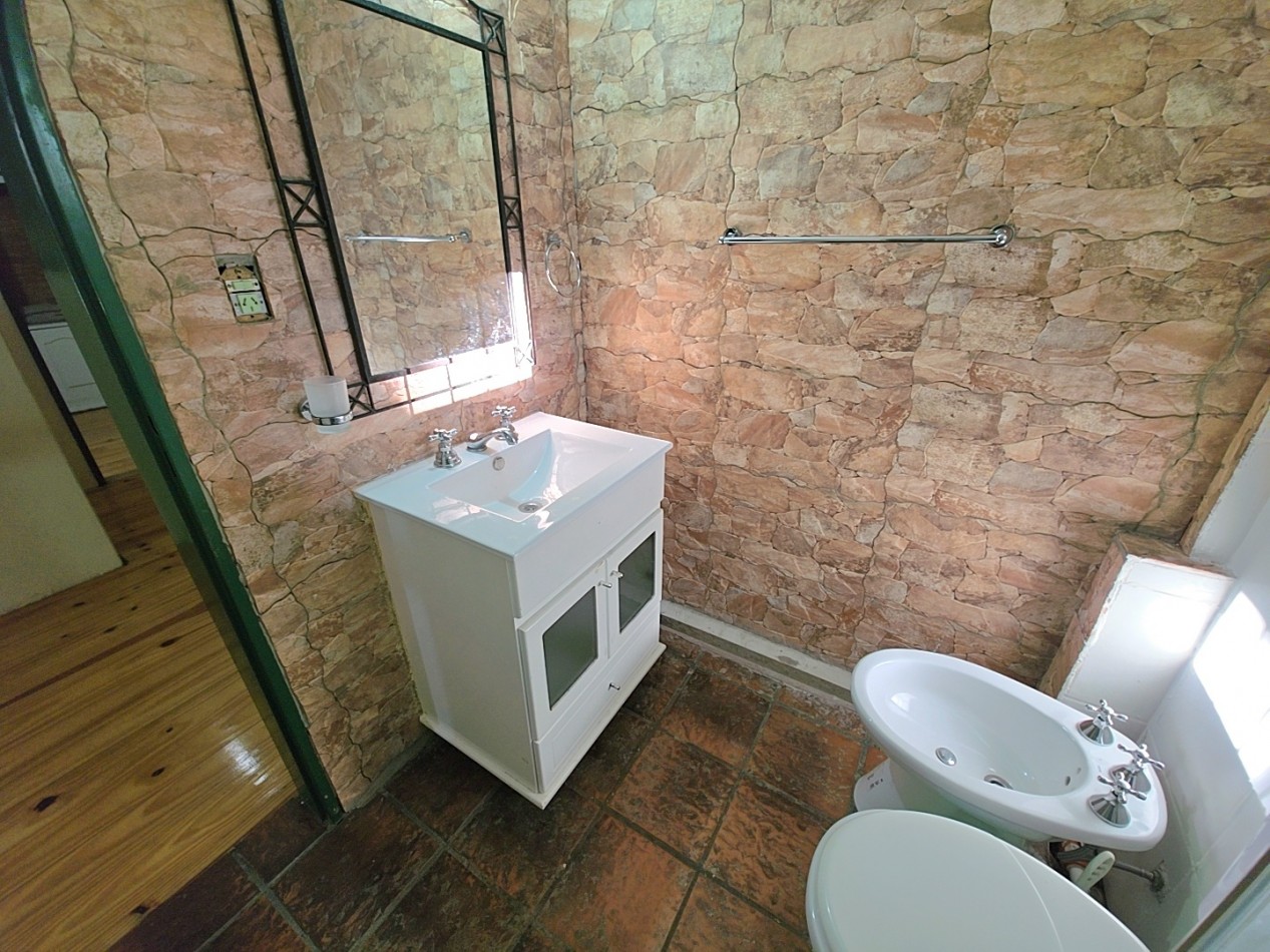 CASA EN 2 PLANTAS 5 AMBIENTES