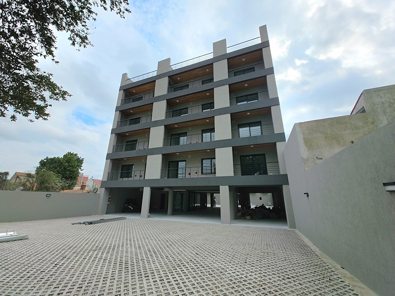 DEPARTAMENTO DE CATEGORIA CON COCHERA A ESTRENAR