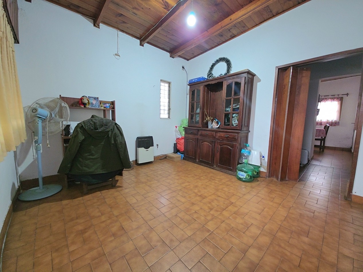 CASA CON GARAGE Y FONDO (apta credito)