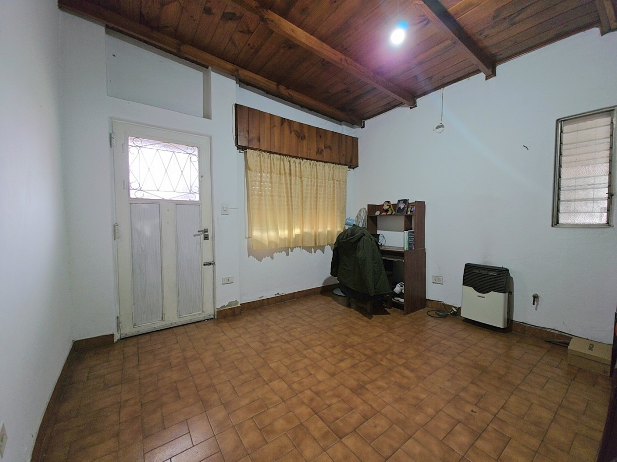 CASA CON GARAGE Y FONDO (apta credito)
