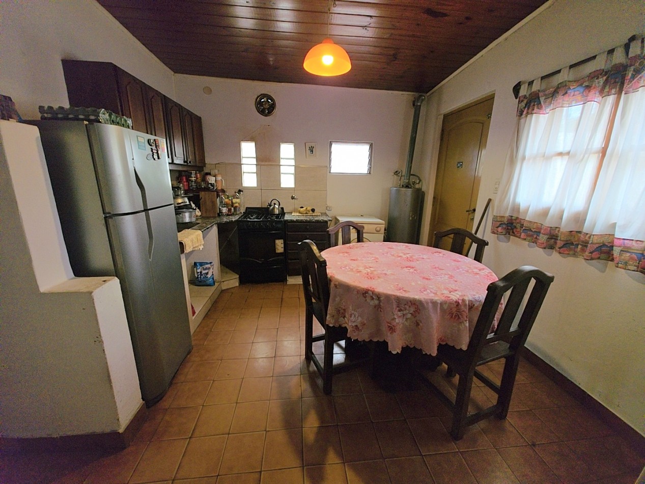 CASA CON GARAGE Y FONDO (apta credito)