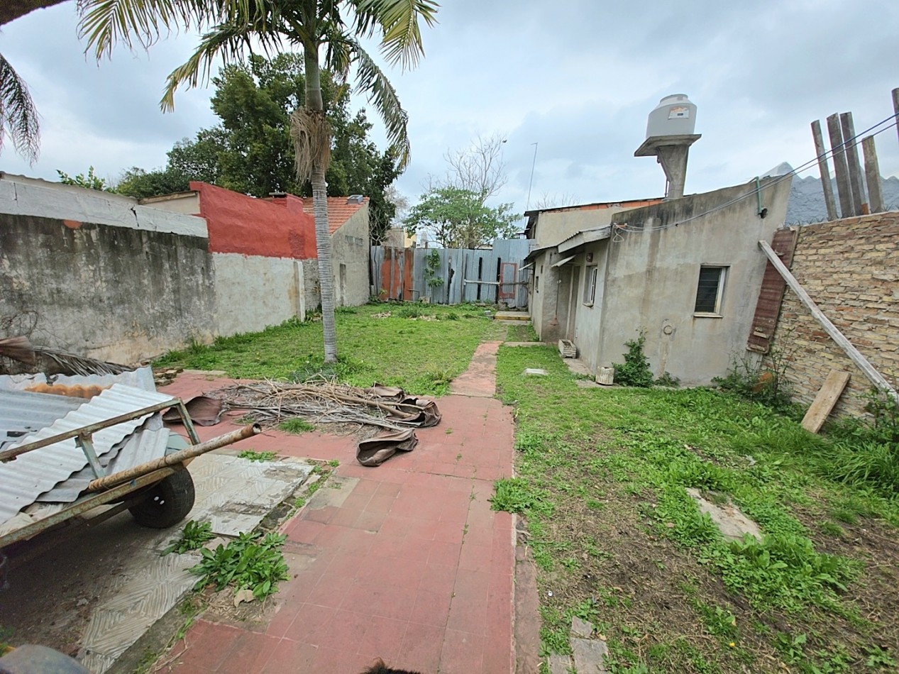 CASA CON GARAGE Y FONDO (apta credito)