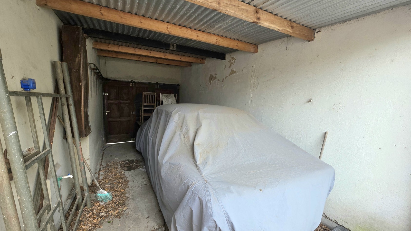 CASA CON GARAGE Y FONDO (apta credito)