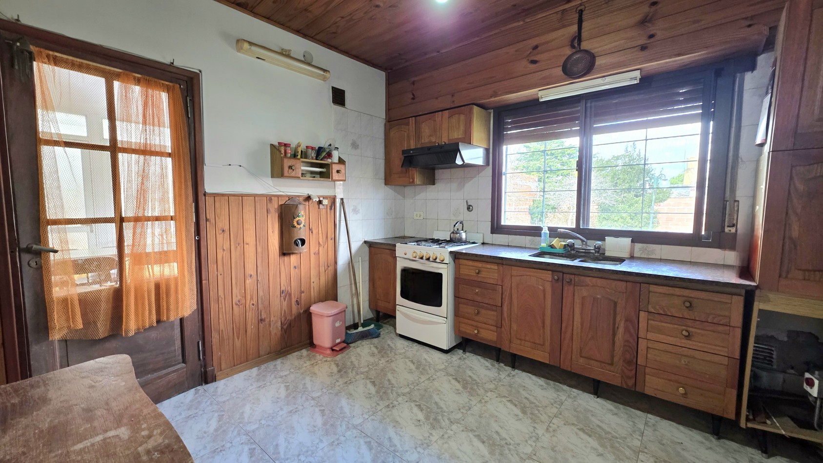 CHALET 4 AMB. CON FONDO (APTA CREDITO)