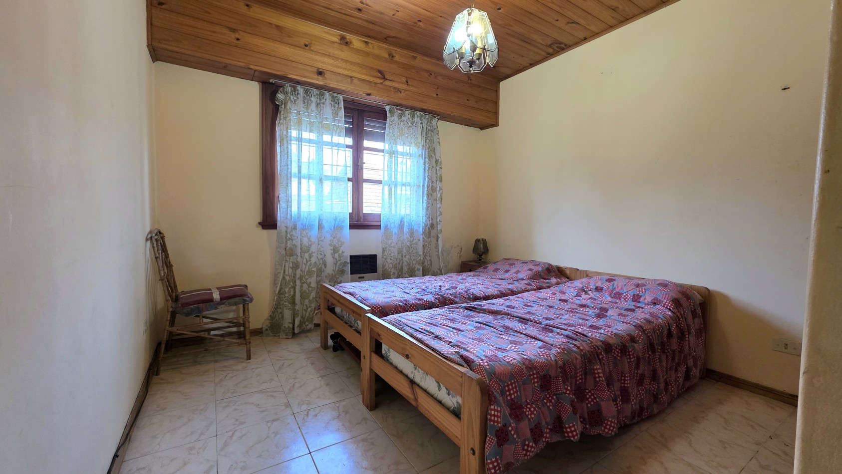 CHALET 4 AMB. CON FONDO (APTA CREDITO)