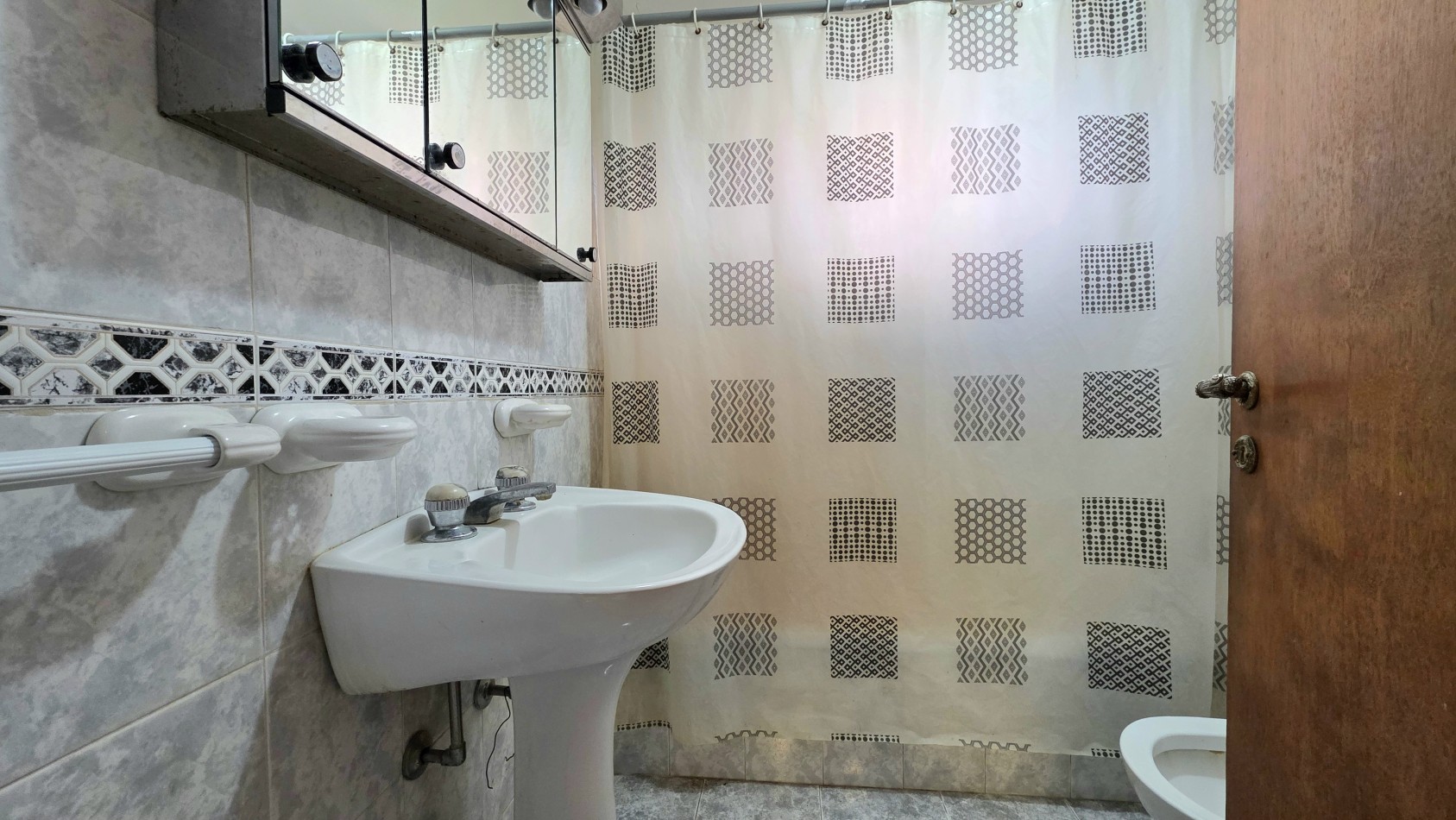 CHALET 4 AMB. CON FONDO (APTA CREDITO)