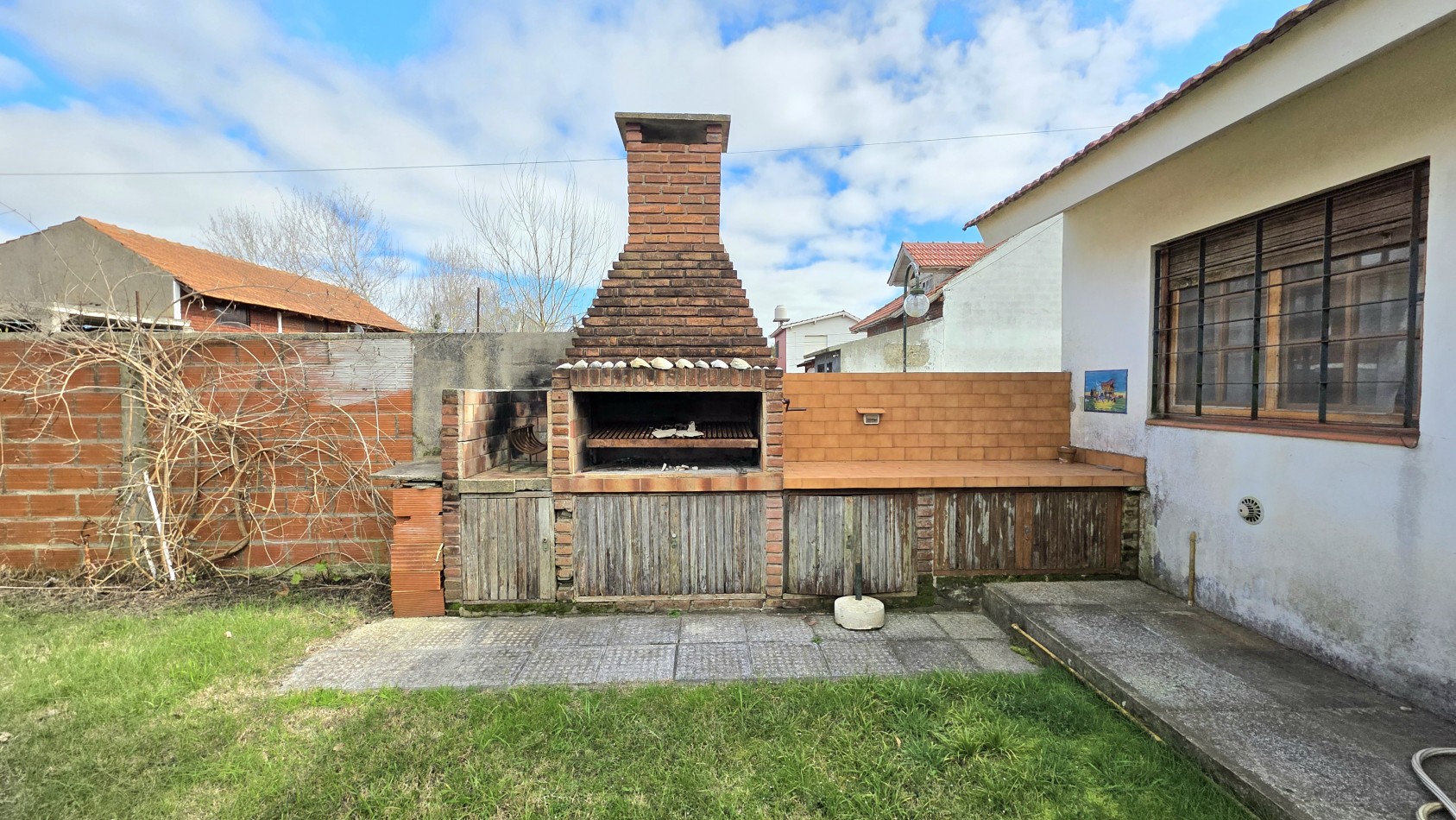 CHALET 4 AMB. CON FONDO (APTA CREDITO)