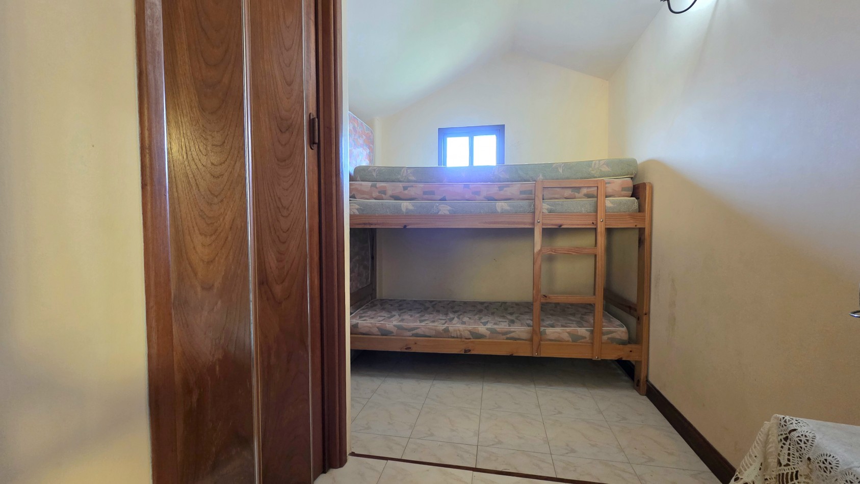 CHALET 4 AMB. CON FONDO (APTA CREDITO)