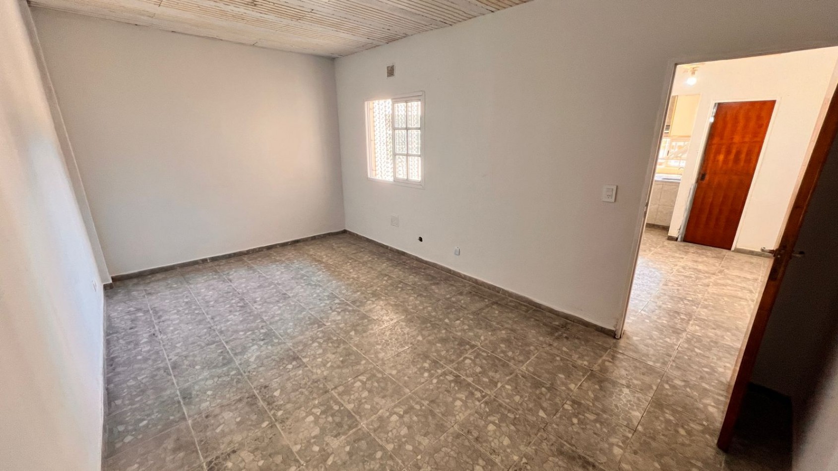 DEPARTAMENTO INTERNO CON PATIO COMUN